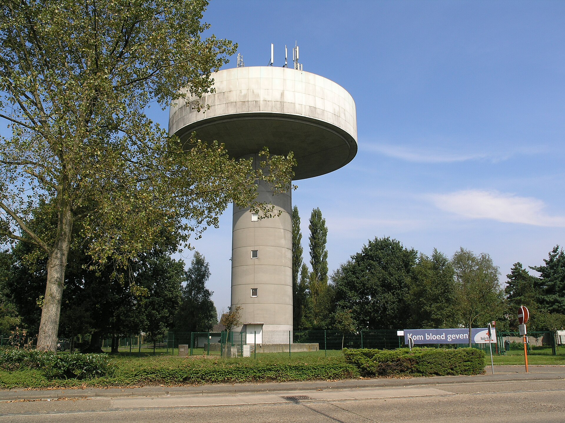 De watertoren aan de Watertorenstraat in Sint-Job-in-'t-Goor (Brecht), herkenningspunt van het dorp